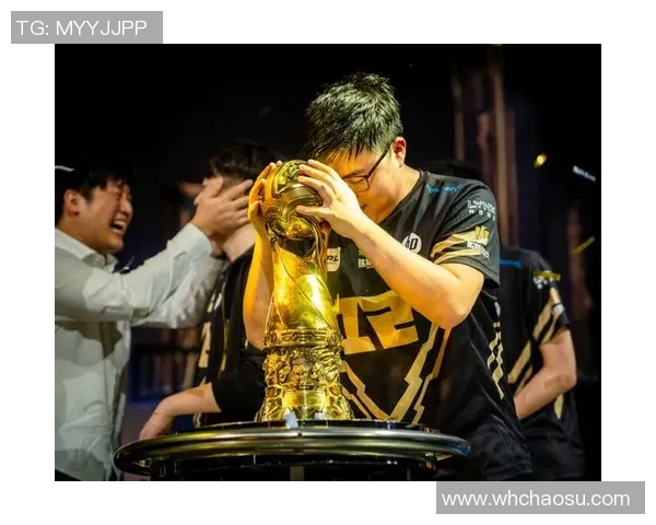 Uzi跨界携手足球巨星燃爆绿茵赛场共创电竞体育新传奇 Uzi跨界携手足球巨星燃爆绿茵赛场共创电竞体育新传奇